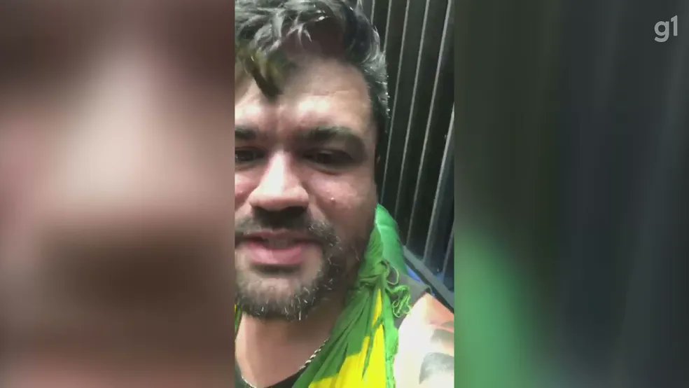 g1santos's tweet photo. Empresário de Mongaguá, SP, invade o Congresso Nacional em Brasília e divulga imagens: https://t.co/xdRzSPf9Ve #g1 https://t.co/s3MjRBNLJ7