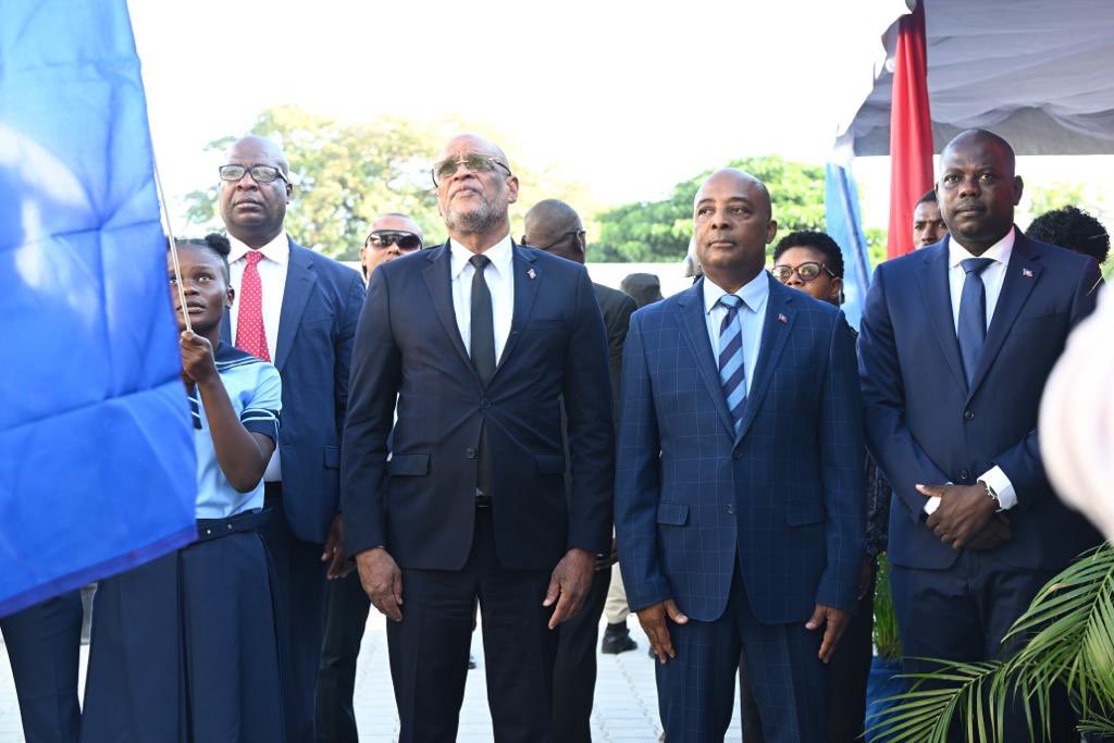 FNEHaiti's tweet photo. Les travaux financés à hauteur de 125,657,630.36 G, ont été finalisés fin décembre 2022. Ces deux pavillons [...] vont permettre à l’établissement scolaire de Frères d’accueillir les élèves du nouveau secondaire dans de meilleures conditions pour année 2022-2023.
—@JRonaldJOSEPH https://t.co/5U68y93WRN