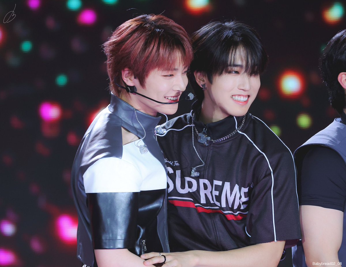 Babybread02_08's tweet photo. 230107 GDA 뽀뽀즈😘

#StrayKids #I_N #HAN #jeongin #스트레이키즈 #아이엔 #양정인 #한지성 https://t.co/zSvaKYyiRY