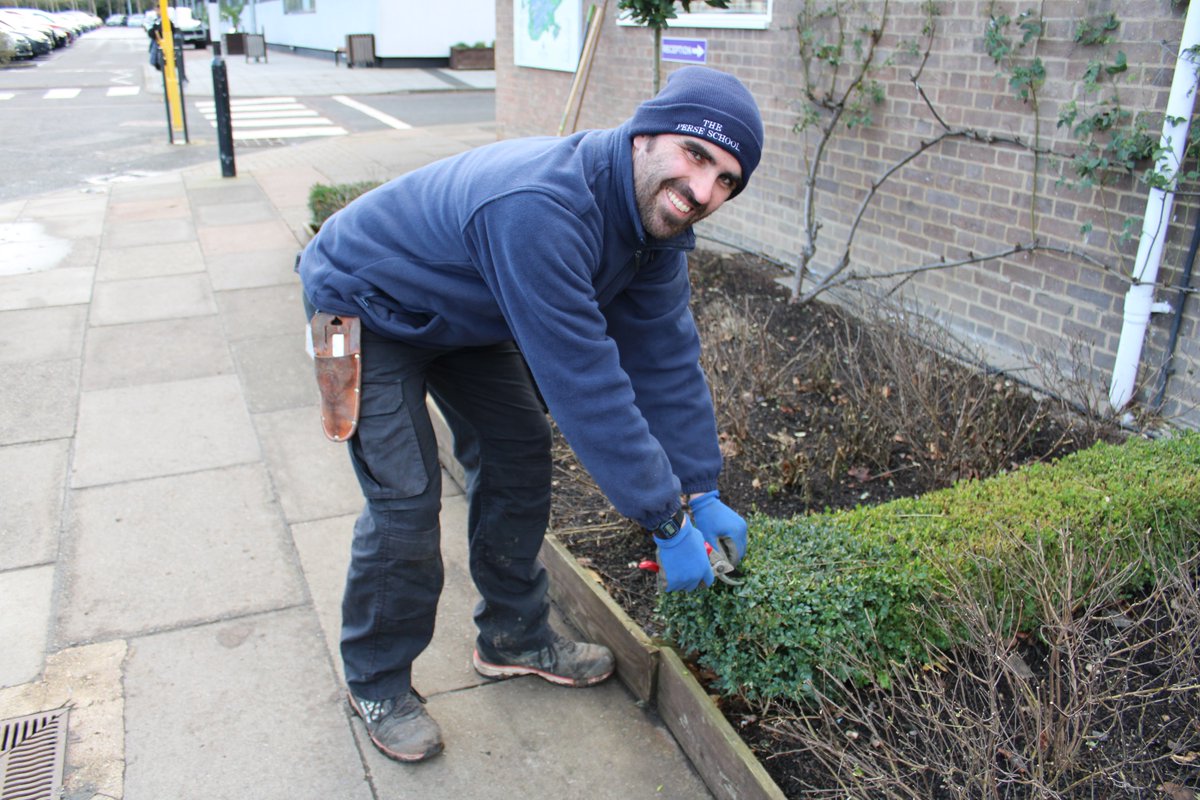 Perse Grounds (@persegrounds) on Twitter photo Congratulations to <a href="/PerseGrounds/">Perse Grounds</a> gardener Oliver King on completing his RHS Level 2 #Horticulture qualification via an apprenticeship supported by <a href="/ThePerseSchool/">The Perse School</a> Congratulations to <a href="/PerseGrounds/">Perse Grounds</a> gardener Oliver King on completing his RHS Level 2 #Horticulture qualification via an apprenticeship supported by <a href="/ThePerseSchool/">The Perse School</a>