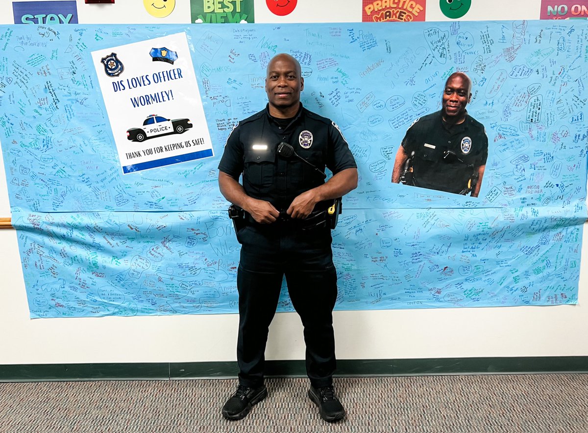 HAPPY SRO APPRECIATION DAY TO THE VERY BEST, OFFICER WORMLEY! Every student at DIS was so excited to sign this poster. 💙 Thank you for your fist bumps, smiles and for keeping us safe! <a href="/durham_dragon/">Don T Durham Dragons</a> <a href="/SouthlakeDPS/">Southlake DPS</a>