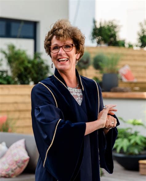 Habundia's tweet image. En als het daar nou bij gebleven was....we hebben ook nog een #MiekeKerkhof die trouwambtenaar is....die kan er ook wat van! #handsigns