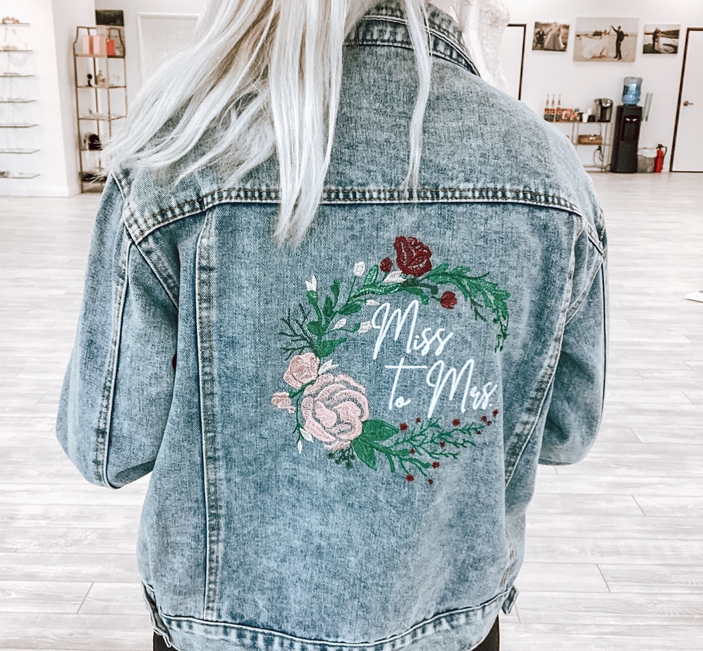 strutbridal's tweet image. Mrs. to Bride, you pick your favorite! 💕 Additional Jacket styles can be customized for FREE. ⁠😍⁠We also offer special gift boxes From sizes XS-6XL! ket #bridaljacket #customizedjacket #bridesmaidsjacket #bride2023 #bridegift #denimjacket