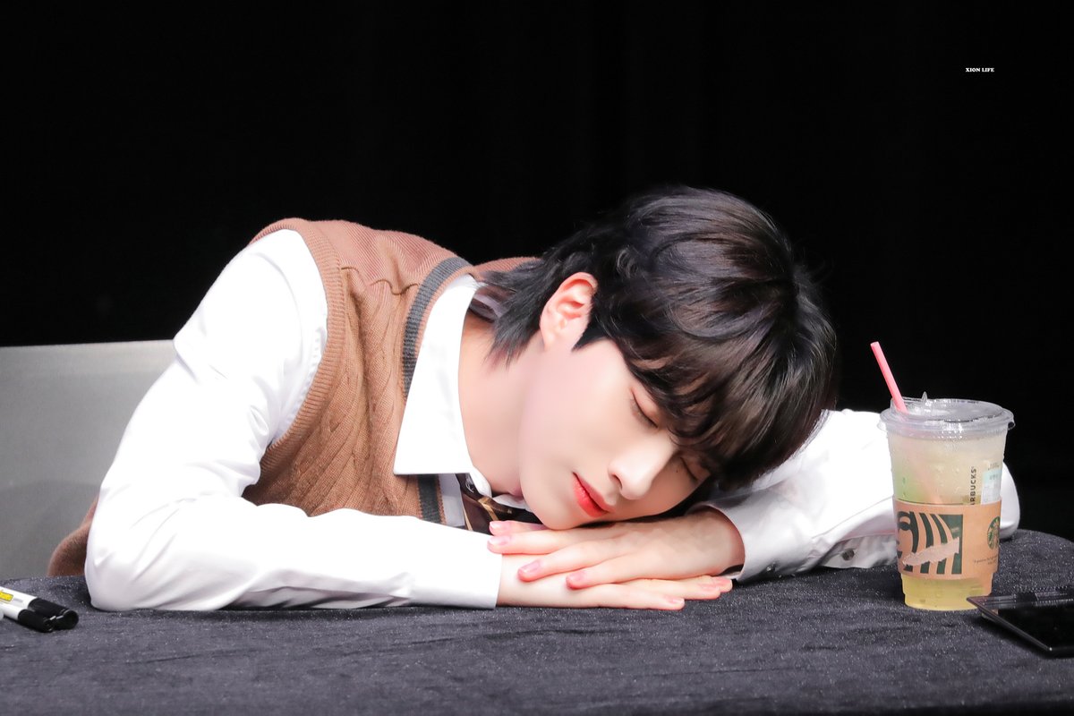 XIONLIFE_110's tweet photo. 221016 #시온

영원한 막냉이아기 시온아 생일축하해❤️

#원어스 #ONEUS #XION #손동주 #シオン https://t.co/ElXbXGwVyB