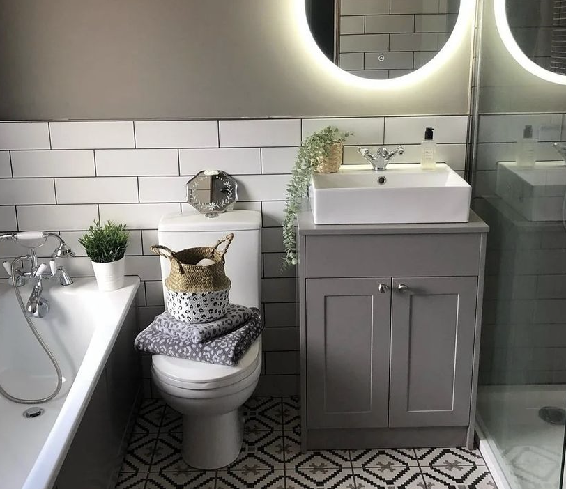 tilesandmosaics's tweet photo. Sourced from Spain these stunning floor tiles are perfectly paired with both a classic white subway tile and a soft grey tile in the shower area.
#BathroomTiles #BathroomInspo #MetroTiles #PatternedTiles https://t.co/PdI1dEY7N7