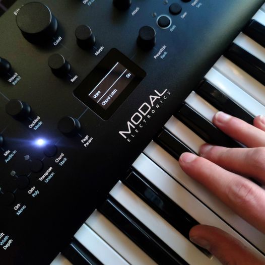Play and hold a chord and press the "Chord" button to activate the chord mode on your ARGON8 or COBALT8 to play this chord with just one key. 

👉 ARGON8: loom.ly/tP3oa6E
👉 COBALT8: loom.ly/6b0p2YI

#modalelectronics #synthesizer #modalsynth