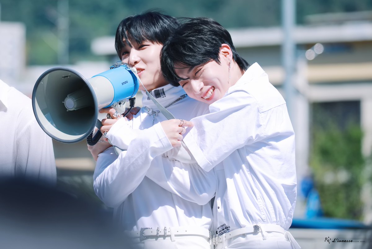 livresse0607's tweet photo. [#시온 ]

🐶 생축 🎉

#ONEUS #원어스 
#XION #시온 https://t.co/Wrj5iSVgFH