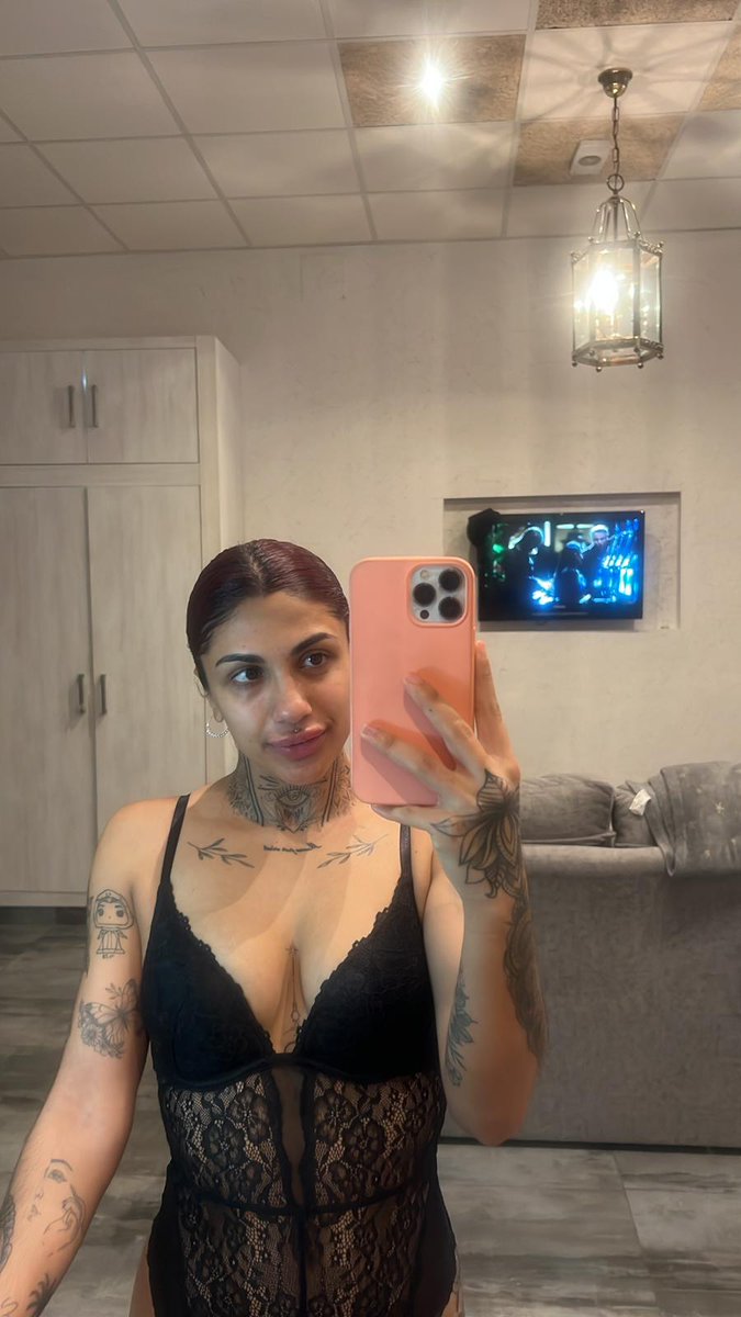 ModelBadGirl tweet picture