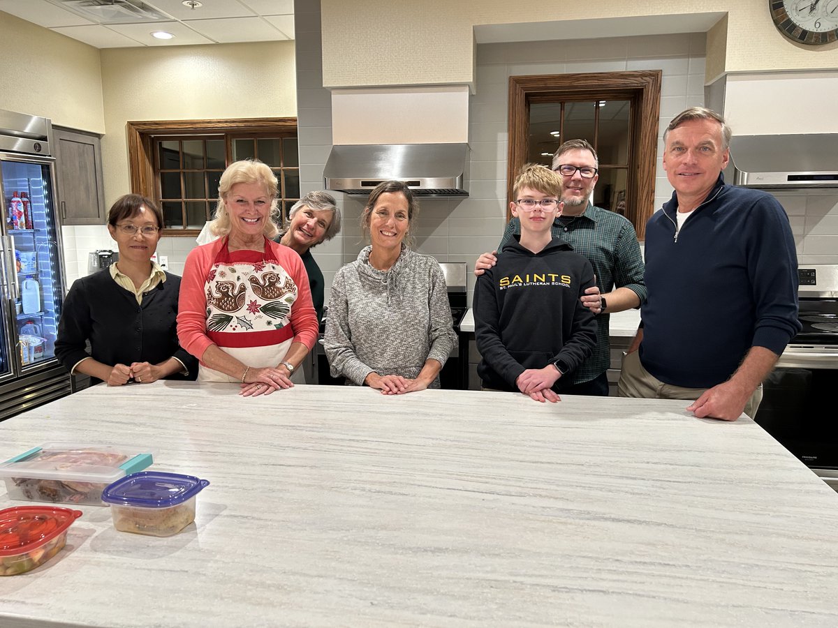 LutheranEd's tweet photo. The Lutheran Junior Honor Association from St. Paul's Des Peres recently served dinner at their local Ronald McDonald House. They partnered with members of their congregation to have a cross-generational event. Way to serve! #LJHA #lea #stpaulsdesperes https://t.co/u5Mjfm3C0q