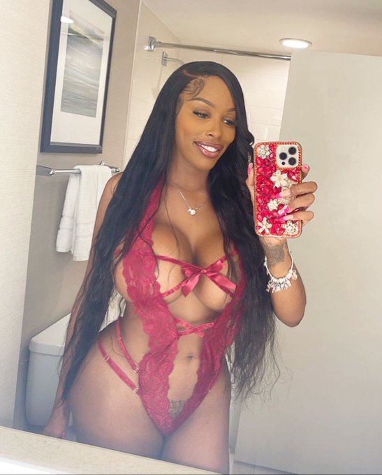 Red or Black ? https://t.co/rtlRWhVsfk