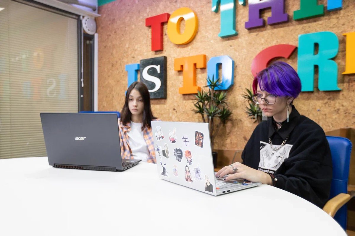 Hey! Happy New Year from Yuzzy! 🗾

And its creator Lina “ZeroTwo15FPS” (on photo right) 🔽

"I wish the new year more anime in your life!"
#NFTs #NFT #nftcommunity #opensea