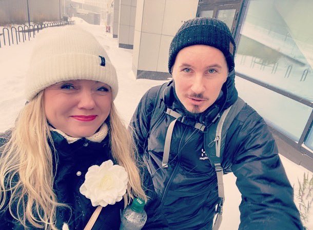 MariValonmeri's tweet photo. Keli yllätti🙀💨🌨️ Meidän oli tarkoitus tehdä @marttve kanssa radiohaastattelu ulkoillen. Vaihdoimme suunnitelmaa😅 Kiitos kivasta tapaamisesta, Vesa🙏🏻✨ Haastattelu Ylen @radiosuomi kanavalla su 22.1. klo 16.30 ohjelmassa #sunnuntaivieras 
#herkätjohtajat #johtaminen #työelämä https://t.co/8gFT2jO8xT