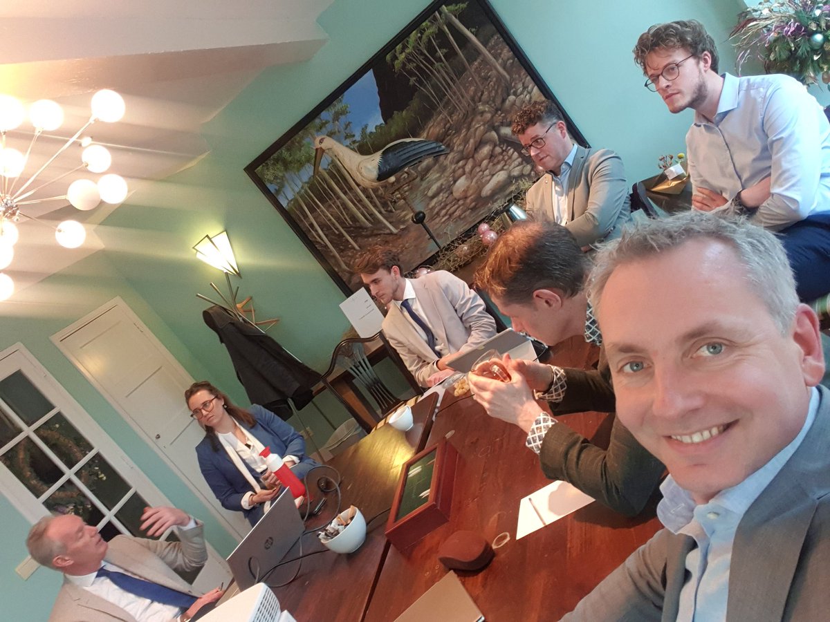 Bijeenkomst met <a href="/HBpubliek/">Haagse Beek</a> over het hybride werken, onze nieuwe digitale leeromgeving en laatste stand van zaken op innovatie internationaal.