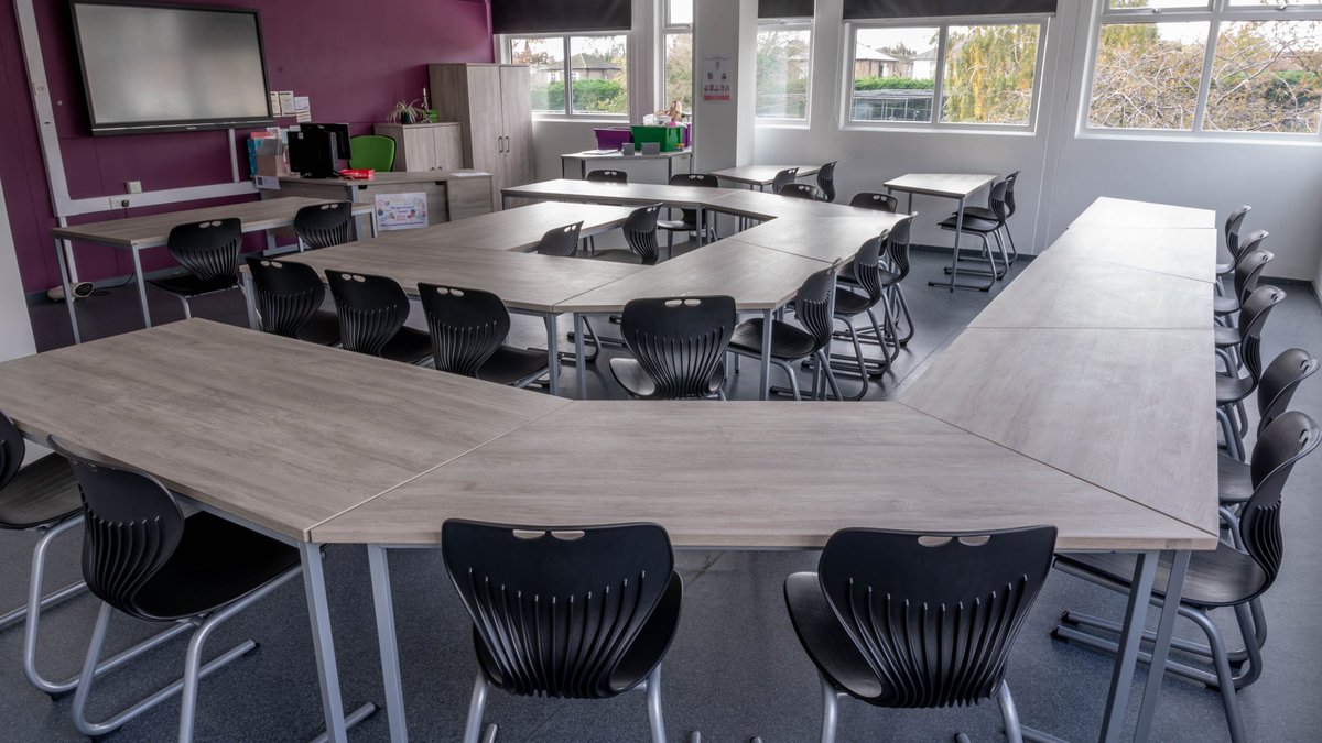 4SquareFurnitur's tweet photo. NEW CASE STUDY - See how we helped Uxbridge High School to update their sixth-form with smart, more “grown-up” classrooms to help prepare students for future learning https://t.co/WOFFjCrbub #learning #schools #education #sixthform #learningenvironments #teaching #students https://t.co/VrfrpspGGg