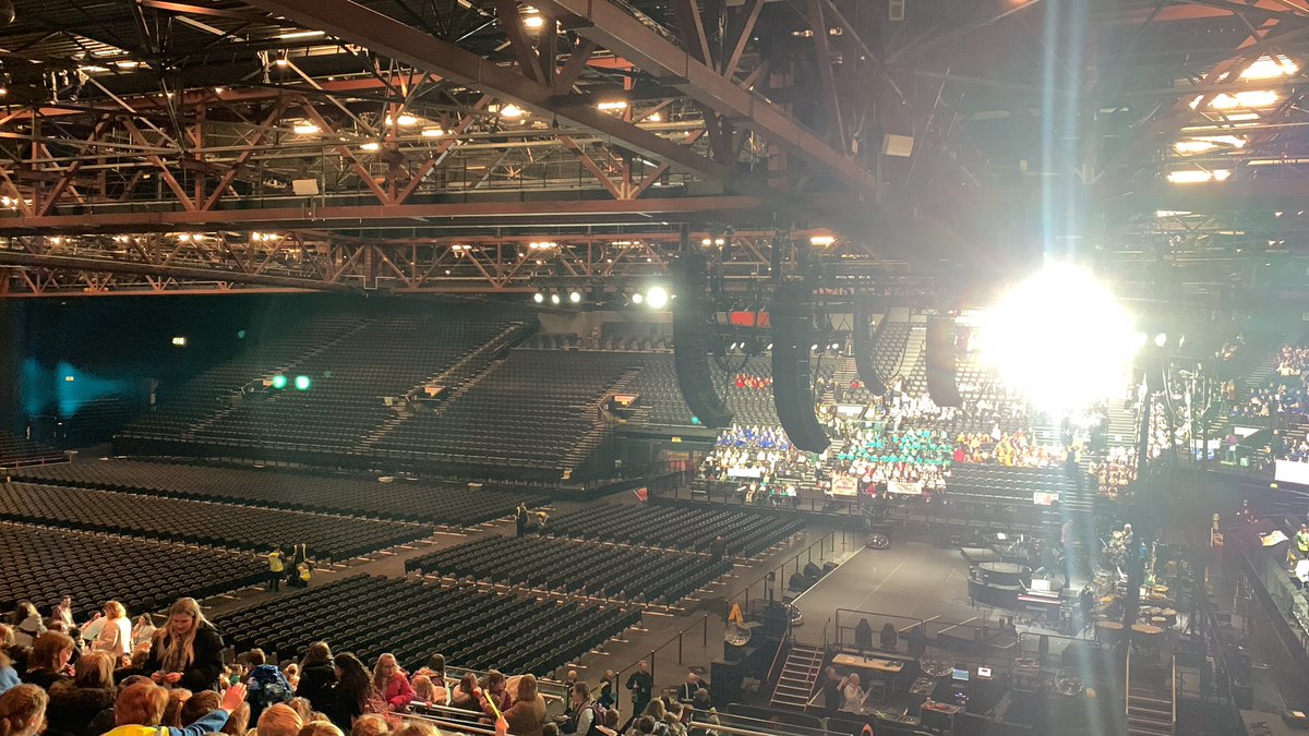HCJSsports's tweet photo. Haddenham CJS are live and in great voice @YVconcerts in Birmingham! https://t.co/WCYdmyPOBE