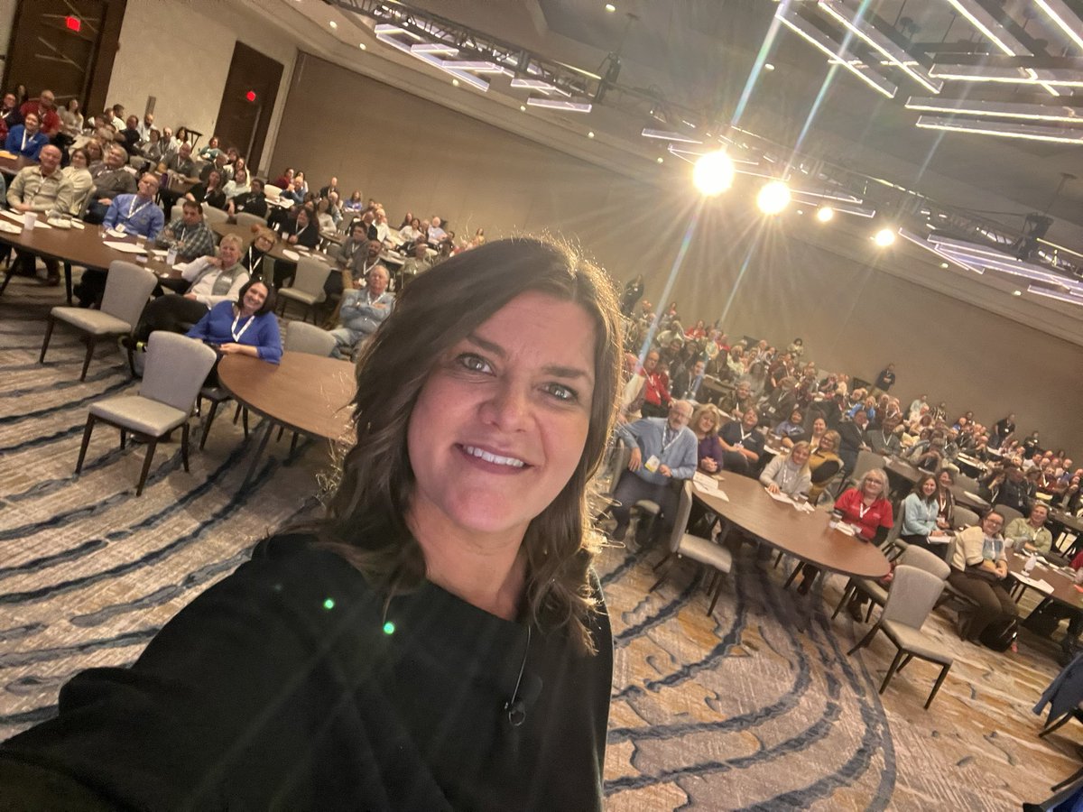 thefarmbabe's tweet photo. A #felfie with todays crowd in Indianapolis. Celebrating all of the great conservation efforts happening with soil and water quality improvements!
#inswcdconf @IASWCD https://t.co/85sORsJR0c