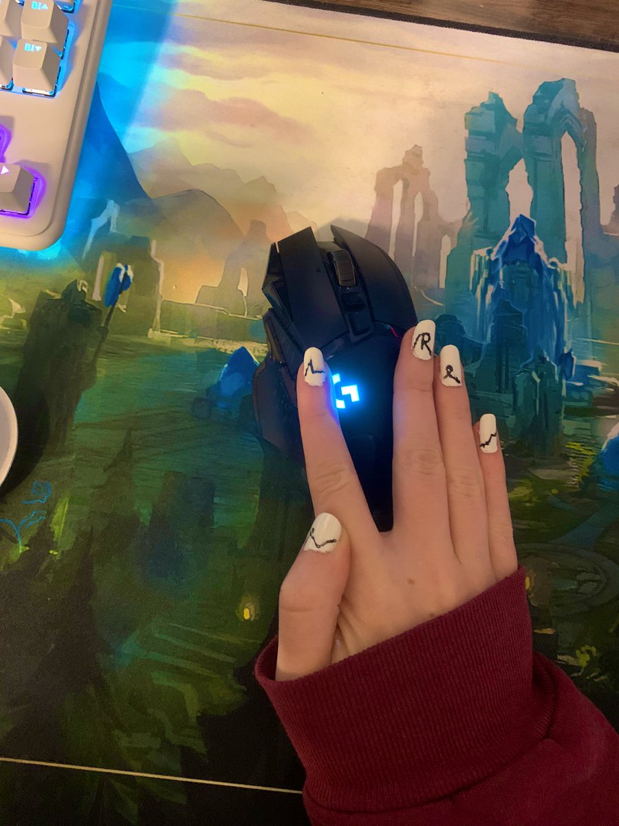 KleinesWaffelchen tweet media