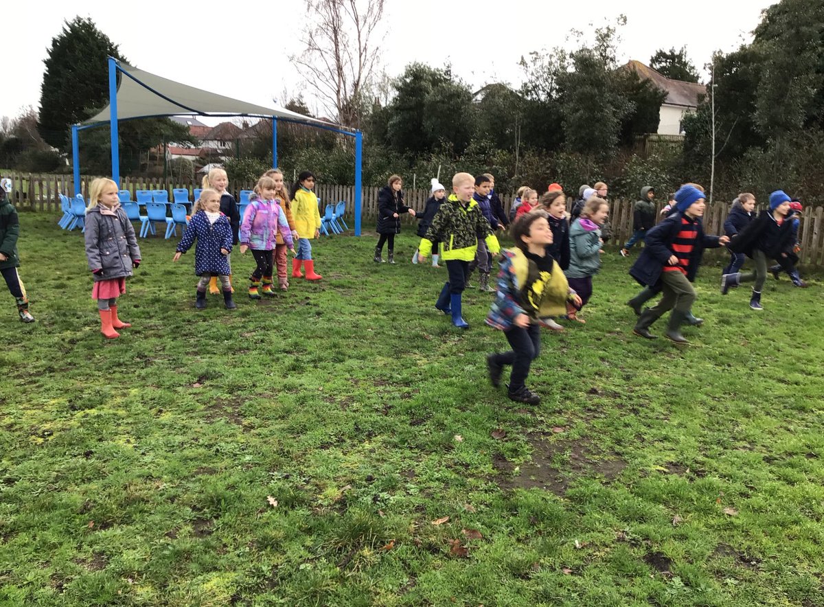 Year 2 looking at animal tracks on Friday! Spotting entrance and exit points around the field 🐾