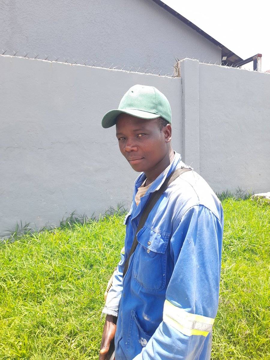 DelmainFaver's tweet photo. My friend here goes by the name of Bennet, he has been cutting our grass for over a year now. Not only is he hard working but he works very neatly too.

He walks from Zamimpilo squatter camp to the Newlands/ Albertsville/ Greymont area every day - equipment on his back https://t.co/yem22Dxkxi