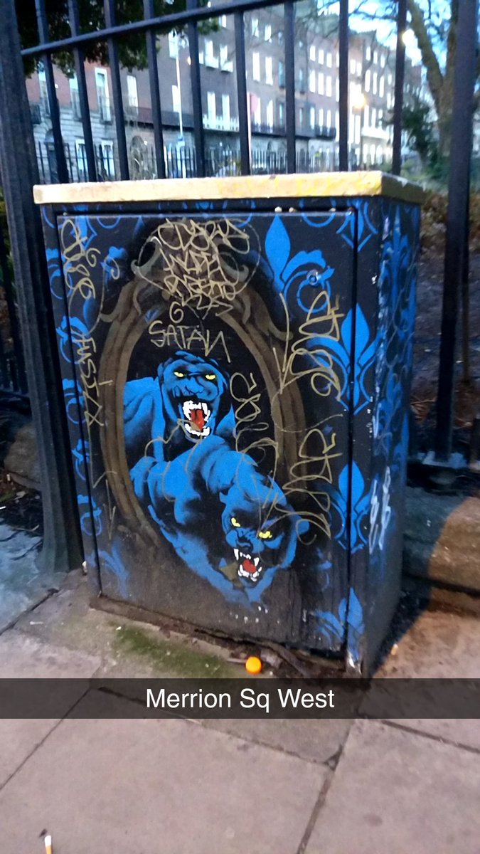 AasiBat999's tweet photo. The Canvas Project.
#Dublin #Colours #DiscoverIreland #DiscoverDublin #CanvasDublin #CanvasProject #Artists #StreetArt #BeautifulDublin #TB #2018 #Photos #PhotoLove #MerrionSqWest #Blue #Dark #Orange https://t.co/s3UA7O9nzb