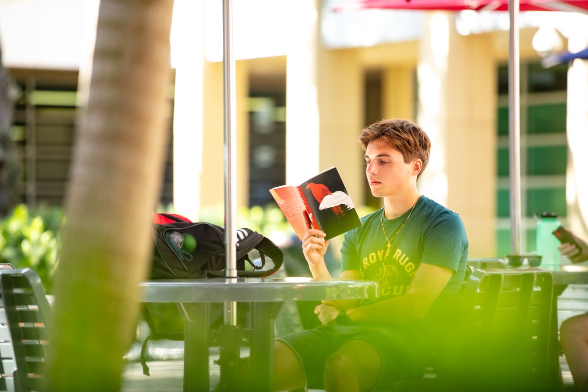 FloridaAtlantic's tweet photo. First day of spring semester kind of thing 💙❤️ https://t.co/vrlZlsaogo