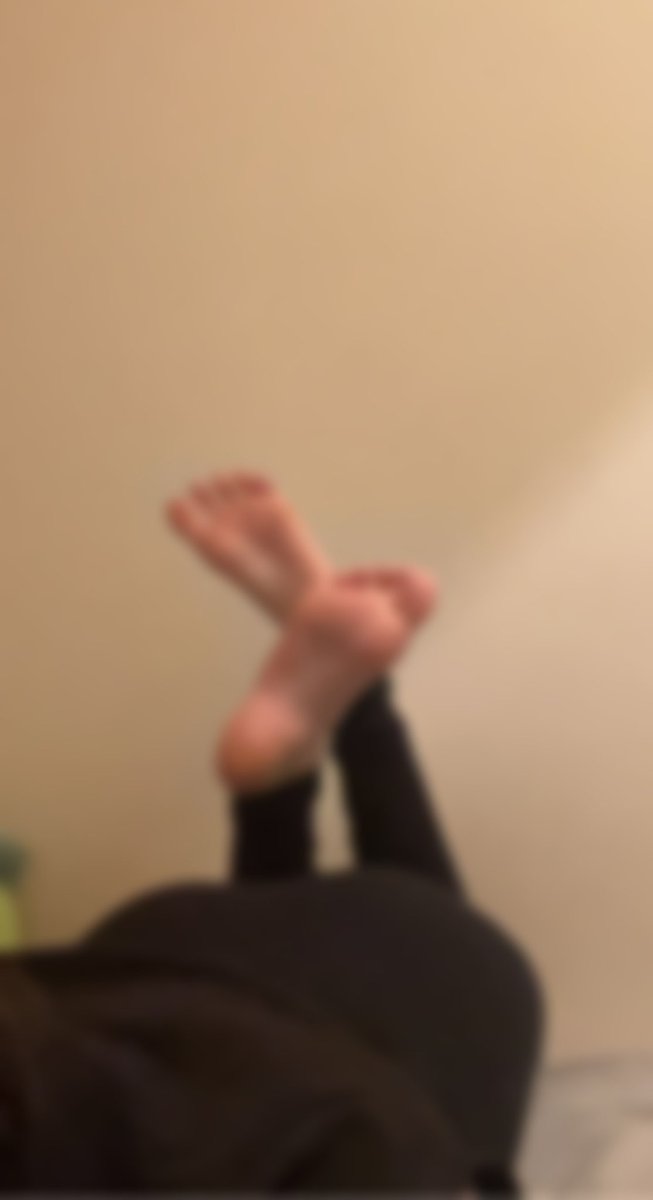 ChamisFeet's tweet photo. Woohoo ! 
Wanna see more? 🤤😻😏
Check me out baby : https://t.co/WGJBp32sI4 https://t.co/W7uTV7b5ag