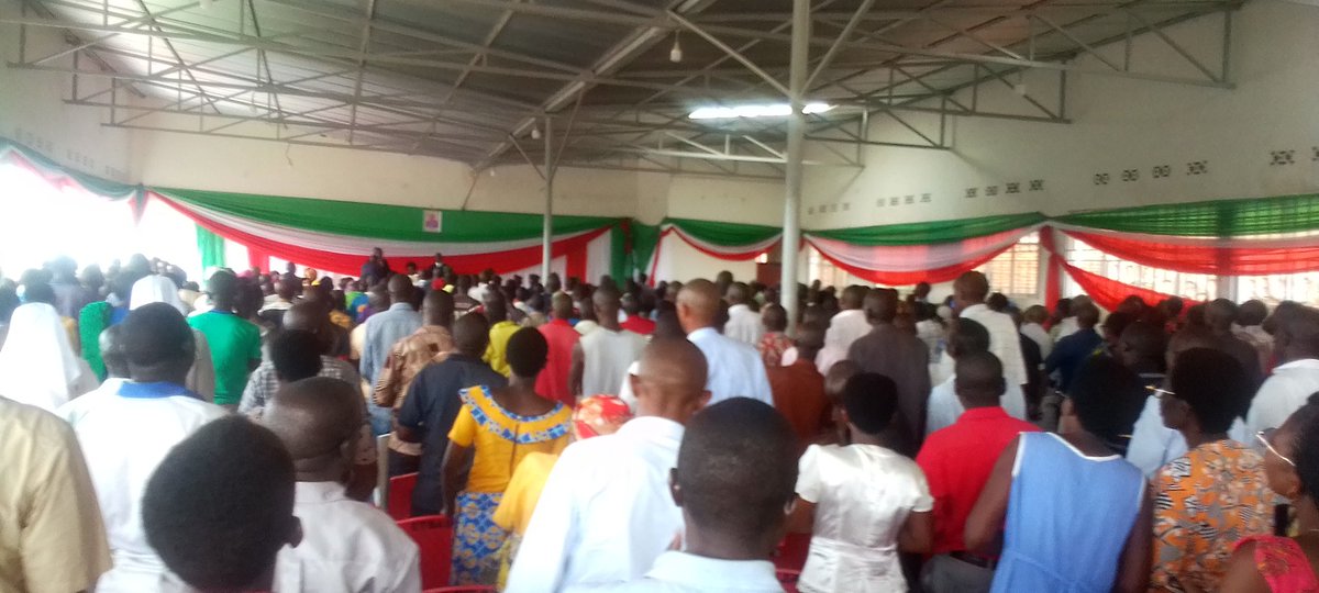 BubanzaCommune2's tweet photo. #Burundi:Ce lundi le 9/1/2023,Le Ministre de @MdnacBi  @TribertMutabazi et la Ministre de @GenreMinistere @Sabushimike_Ime Ont effectué une descente à @BubanzaProvince pour recceuillir et résoudre les problèmes de la population de ladite Province.
#Bubanza.
#Ayiwacu https://t.co/YDx7zqKXmx