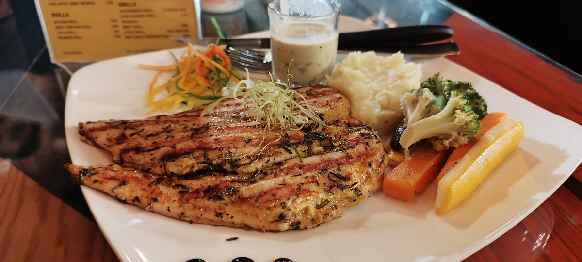 AlIlluminatti's tweet photo. #happydining https://t.co/iSV4daB9d9