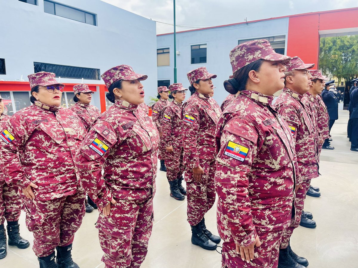 ECardenasVarela's tweet photo. Es gratificante iniciar el año con 2 procesos importantes de ascensos para 74 de nuestros servidores.

Hemos marcado un hito y la diferencia en el desarrollo profesional, dando un énfasis al fortalecimiento de los niveles técnicos y de supervisión institucionales.

#BomberosQuito https://t.co/1T98zpLd7i