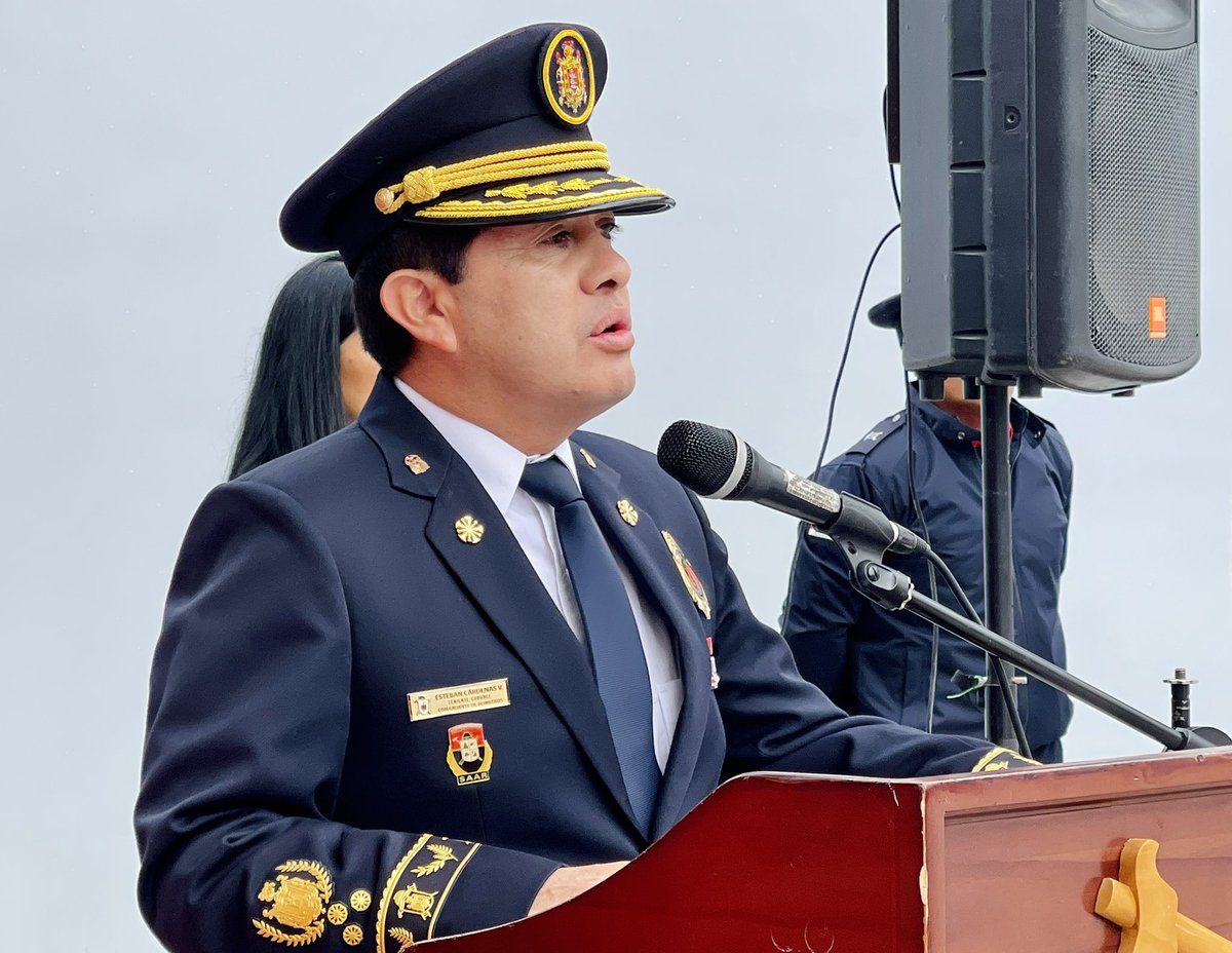 ECardenasVarela's tweet photo. Es gratificante iniciar el año con 2 procesos importantes de ascensos para 74 de nuestros servidores.

Hemos marcado un hito y la diferencia en el desarrollo profesional, dando un énfasis al fortalecimiento de los niveles técnicos y de supervisión institucionales.

#BomberosQuito https://t.co/1T98zpLd7i