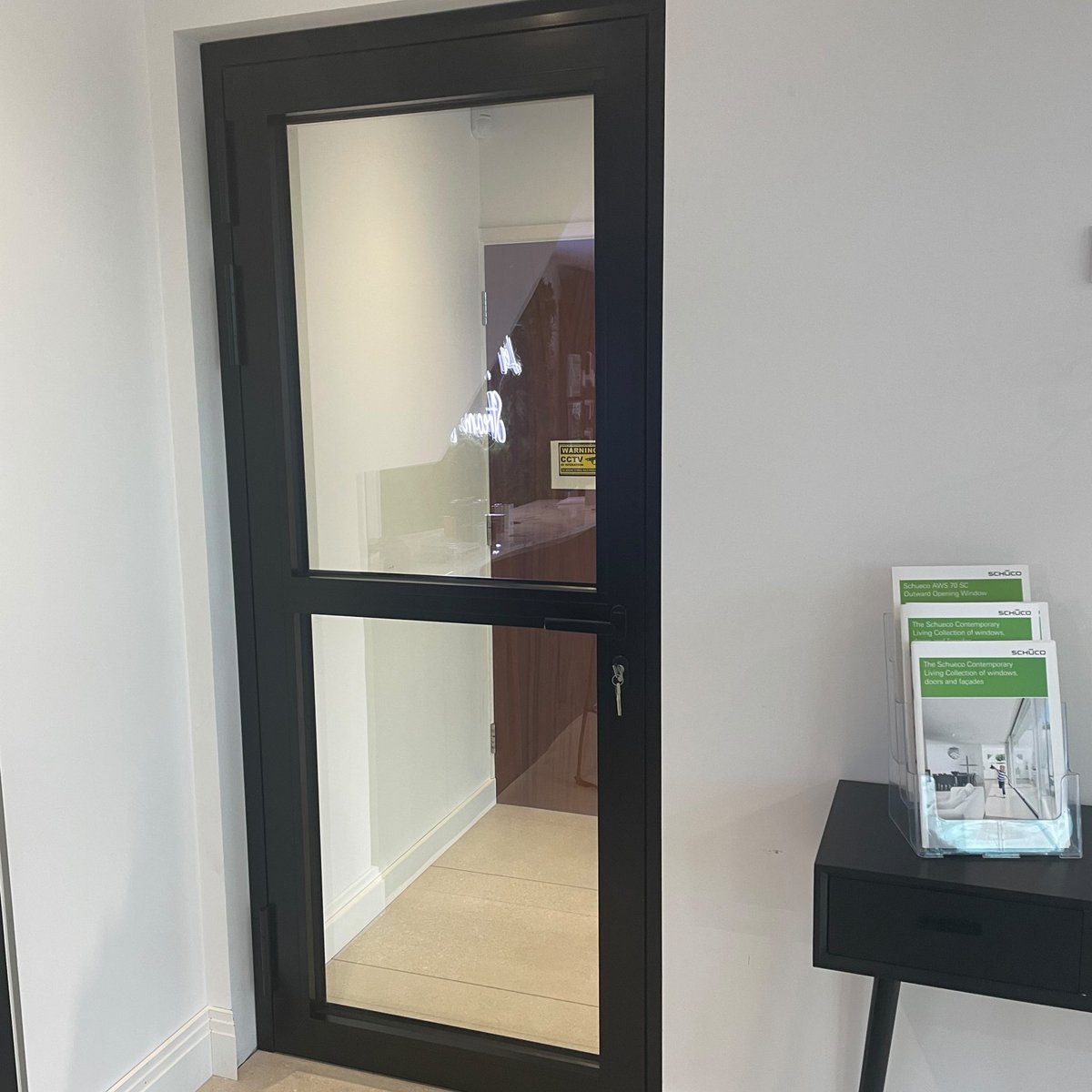litehausuk's tweet image. Separate your rooms in a stylish &amp;amp; modern way with our Schuco ADS70 HI Single Door. Available in a wide range of RAL colours. 
*Non stocked colours at an additional price.* #Schuco #SingleDoor #Showroom