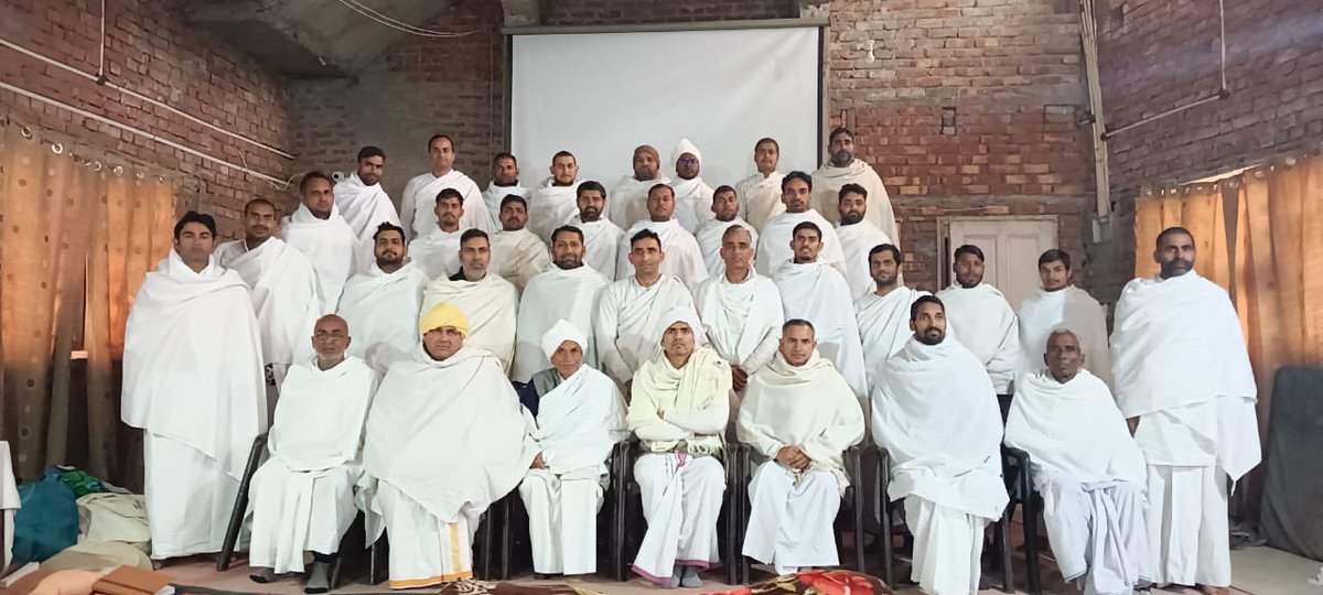 AMahasangh's tweet photo. गुरुदेव प्रतिज्ञा है मेरी ,पूरी करके दिखला दूंगा।वैदिक धर्म की वेदी पर में ,जीवन भेंट चढ़ा दूंगा।
गुरु आज्ञा पालन करने की में आज प्रतिज्ञा करता।
अपना सर्वस्व लुटाकर ,अपना कर्तव्य निभा दूंगा।।।
वैदिक धर्म की वेदी पर में
उपदेशक कक्षा, मुज. उ.प्र. 01.01.23 से 08.01.23 तक https://t.co/bwtzpFTSmJ