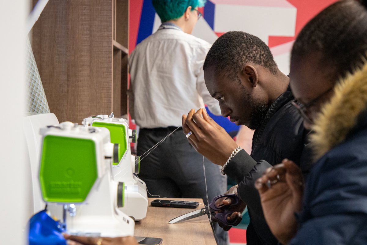 👩‍🎓🧑‍🎓Inauguration du Li(VE) ce matin sur le campus de #besançon : un lieu de vie étudiant pensé avec les étudiants et pour eux. 3 niveaux : un espace détente, une épicerie solidaire, un espace travail. Budget : 1,6 M€ (1,16 M€ <a href="/bfc_region/">Région Bourgogne-Franche-Comté</a> ) ➕infos ➡️ bourgognefranchecomte.fr/besancon-les-e…
