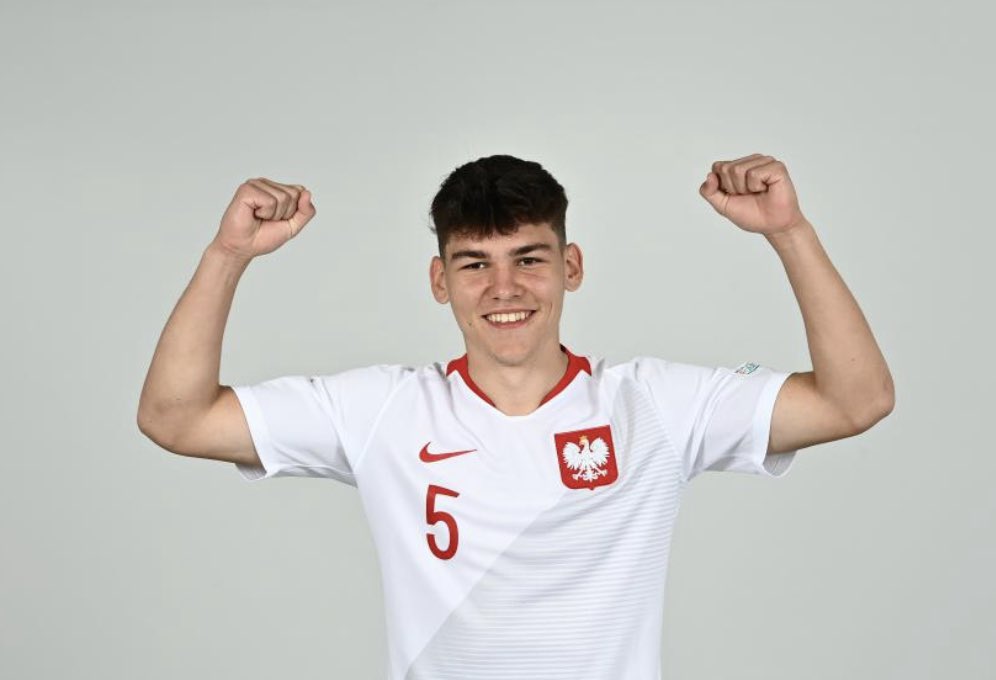 MOSPbialystok's tweet photo. 📌Konrad Magnuszewski,były zawodnik naszego Ośrodka i uczestnik programu Piłkarska Przyszłość z ORLENEM obecnie reprezentujący barwy @PogonSzczecin  znalazł się w kadrze I-go zespołu na zgrupowanie w tureckim Belek Gratulujemy i życzymy powodzenia!!! @aplg2010 @PKN_ORLEN 
Fot.ŁnP https://t.co/0F1yKYgl2d