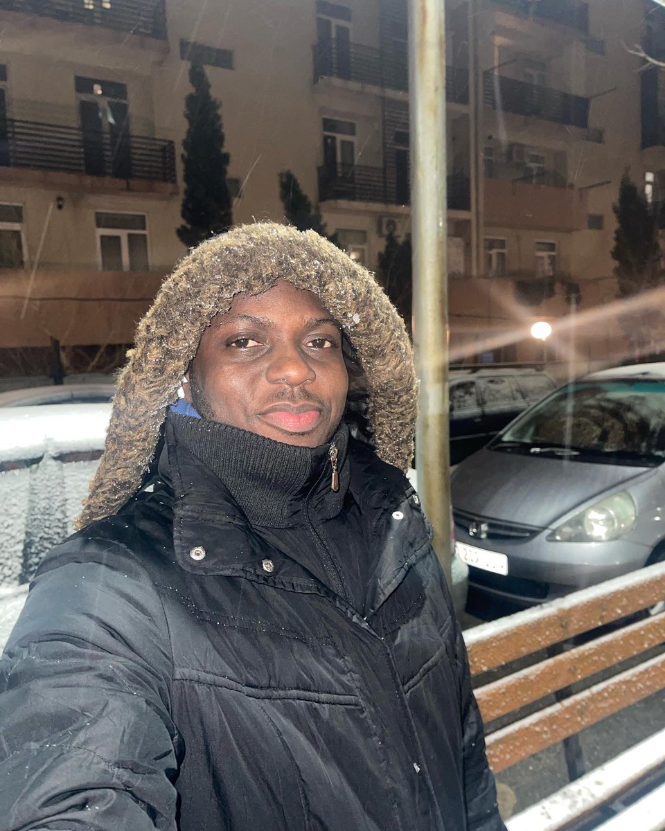 dean_philip's tweet photo. As a Liberian so accustomed to the tropical climate, snowfall among many wonders has been something I long for. 

Last night, I experienced snowfall for the first time and it was magical! 

I can’t express the wonderful feelings I had when I saw the first snow falling from the https://t.co/874AuoBCS3