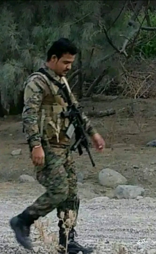 عمر العذارى بعد مجدي ما بزن
  حتى سنين الدهر بأمثاله شحيح
تعكر الهاجوس  والله ما رزن
  يا آح كم ذا القلب بايمسي ينيح

دعواتكم للشهيد القائد ابو حرب الردفاني