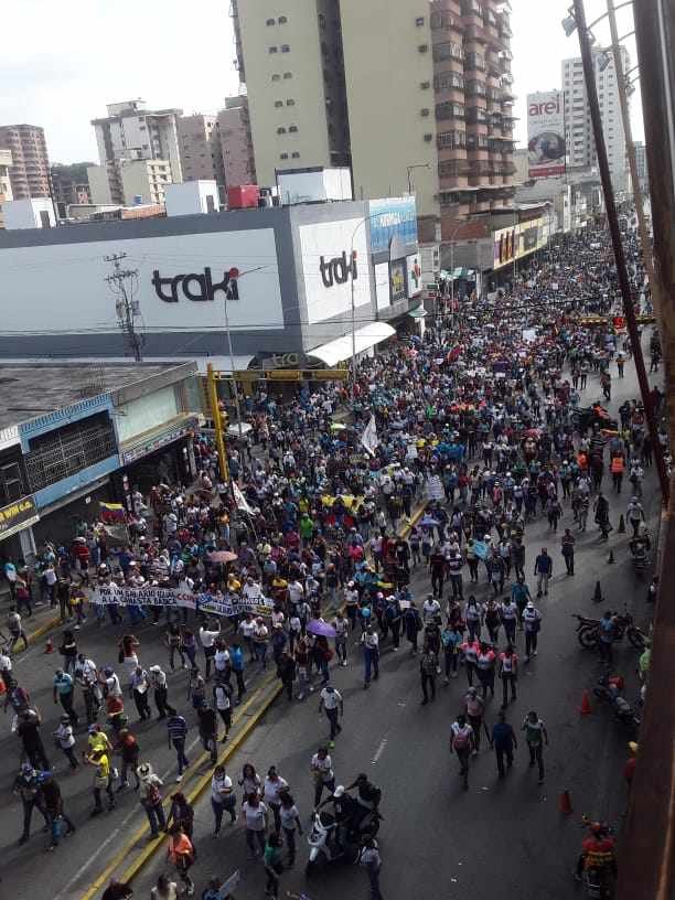 #9EneProtestaNacional Sector Educativo y Sector Salud. Av. Bolívar de #Maracay Edo. #Aragua #SueldosDeHambre @ReporteYa @CarmenPecorelli @elsiglocomve @ElPitazoTV @NTN24ve @ElNacionalWeb @TVVnoticias