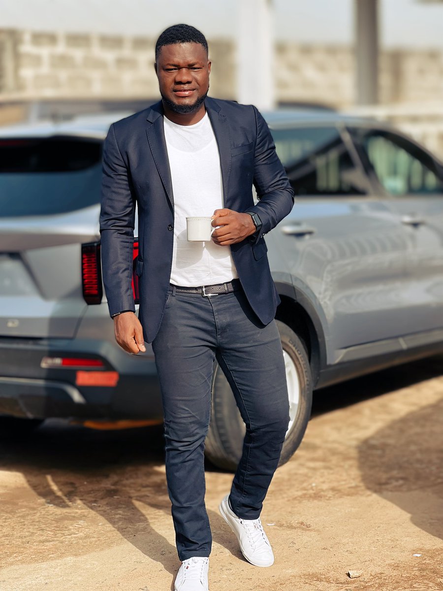 IbrahimK_IBK's tweet photo. As we return to our different hustles following the holidays, remember to create the best version of yourself in this new year. Actually, be adamant about it. 

Wishing us all the best of 2023🙌🏾

#2023goals
 #proud
#blessings
#legalhustle
#GoGetters https://t.co/E8vEh6vfNi