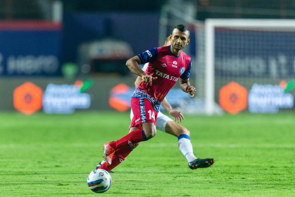 PronayHalder25's tweet photo. It feels great to be back in @JamshedpurFC. It was an exciting encounter against #CFC. We will take positives from the match, and then work harder for the upcoming fixtures.

#JamKeKhelo https://t.co/Bp2bMHfN6A