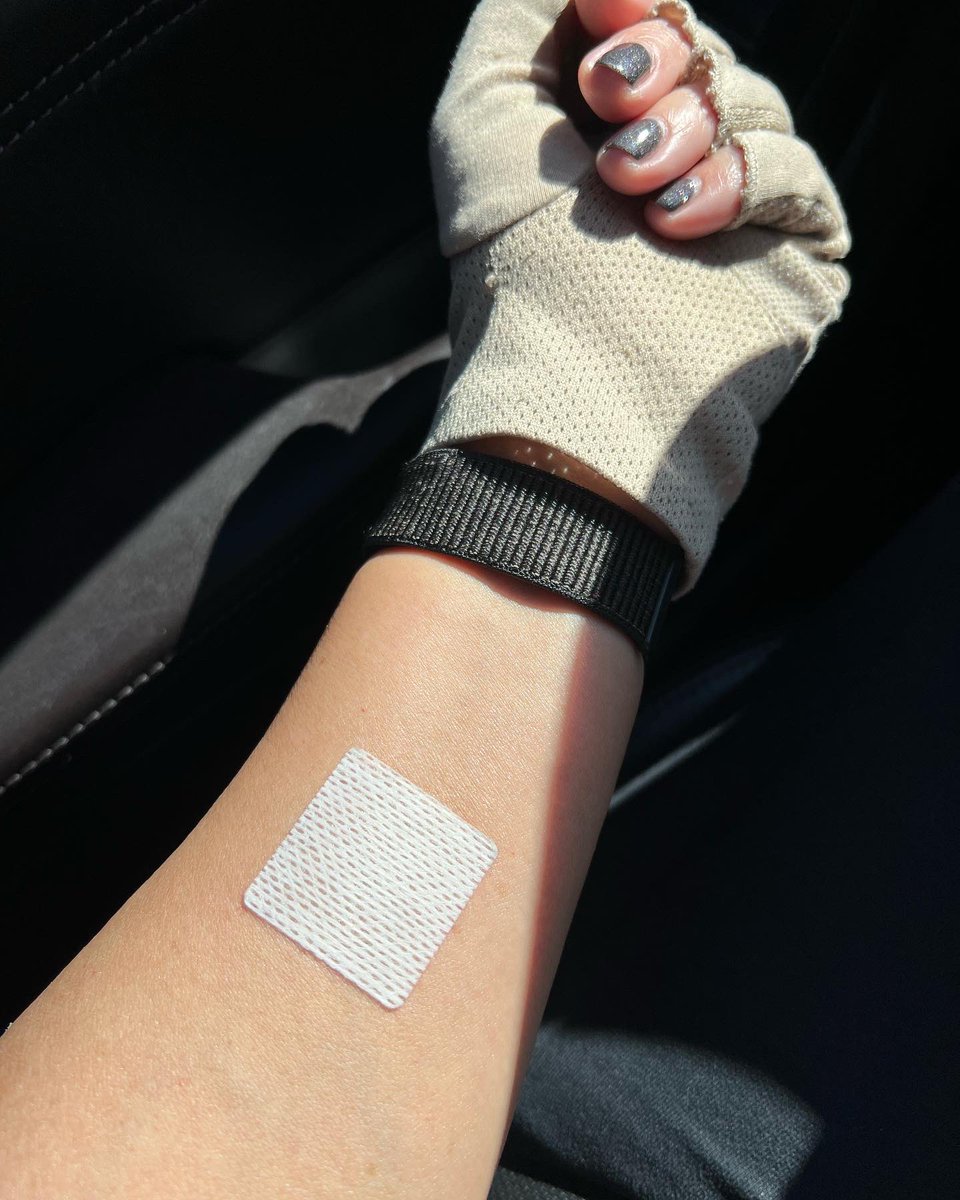 squeeshymeeshy's tweet image. Anyone out there use supplement patches? Trying some magnesium (cause oral mag gives me digestive issues) and some caffeine (for those mornings when I need serious help getting out of bed and coffee isn’t an option). #patchmd #patches #supplementpatches #dermal