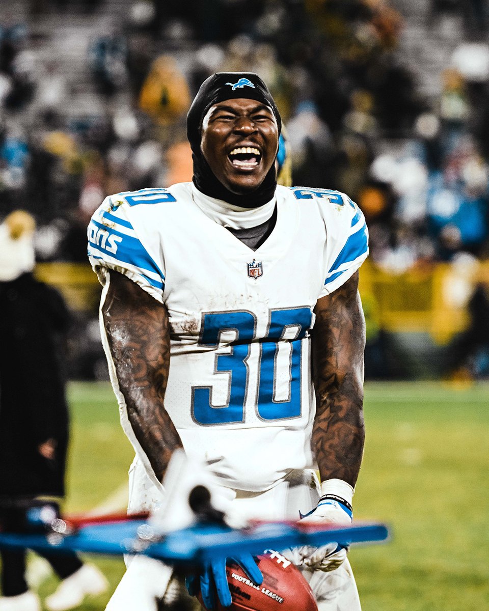 jswaggdaddy's tweet photo. Nothing but RESPECT for the LEGEND @BarrySanders and for everything he has done on and off the field!! Thank you to MY TEAMMATES, especially the protectors of the hidden village of the den for making this a reality. Grateful and forever hungry 🙏🏾

#1stswaggkazekage  #onepride https://t.co/HK7POK5uS5