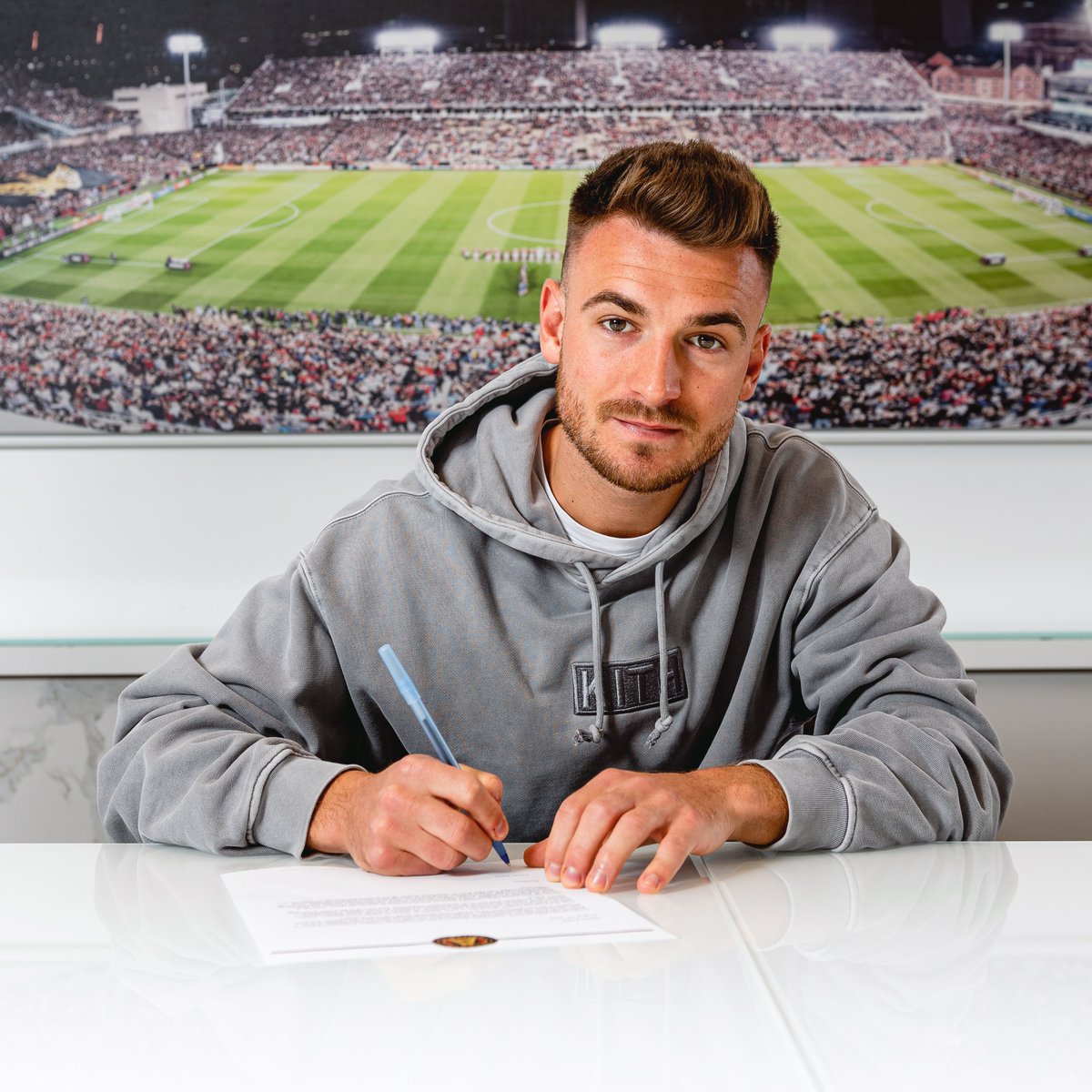 ATLUTD's tweet photo. .@amarsejdic1 is ready for Year 3 ✍️😏 https://t.co/KsuEOn2bL7
