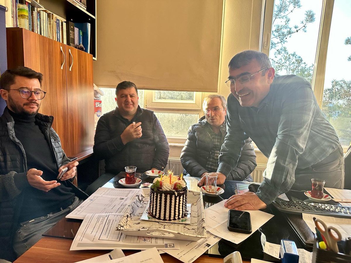 salihsimsek's tweet photo. Bucak da S.M.Mali Müşavir meslektaşımız üstadımız @fevzikaya1972 ‘nın doğum gününü ofisinde kutladık. Daha nice sağlık mutluluk dolu yıllara abi.. https://t.co/8vYOIGWGF2