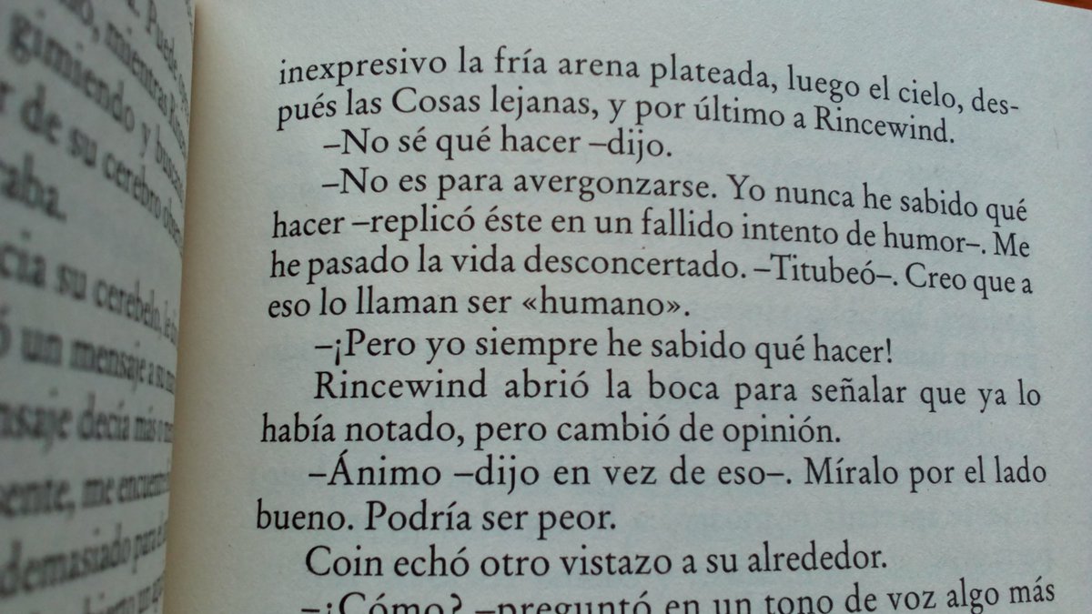 arbolsonriente's tweet photo. –No sé que hacer.
–No es para avergonzarse. Yo nunca he sabido que hacer. Me he pasado la vida desconcertado. Creo que a eso lo llaman ser "humano". 
♥️#TerryPratchett #SpeakHisName #Mundodisco #Rechicero ♥️ https://t.co/B2TZGBvp4M