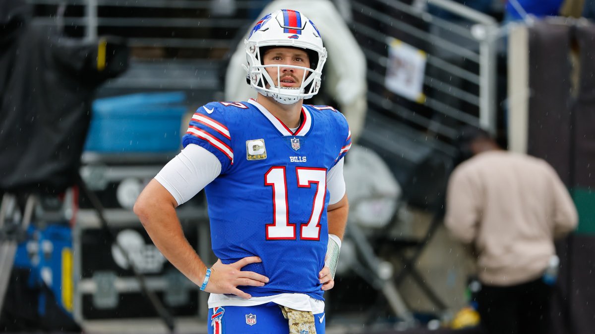 LanceTHESPOKEN's tweet photo. In just 3 more starts in his career than Josh Allen, Patrick Mahomes has:

387 more completions
5,918 more pass yards
54 more pass TDs
28 more total TDs
11 fewer INTs
341 more 1st downs
21 more games w/300 passing yards
14 more games w/100+ QB rating
16 more games w/3+ TD passes https://t.co/Asi8qozQqT