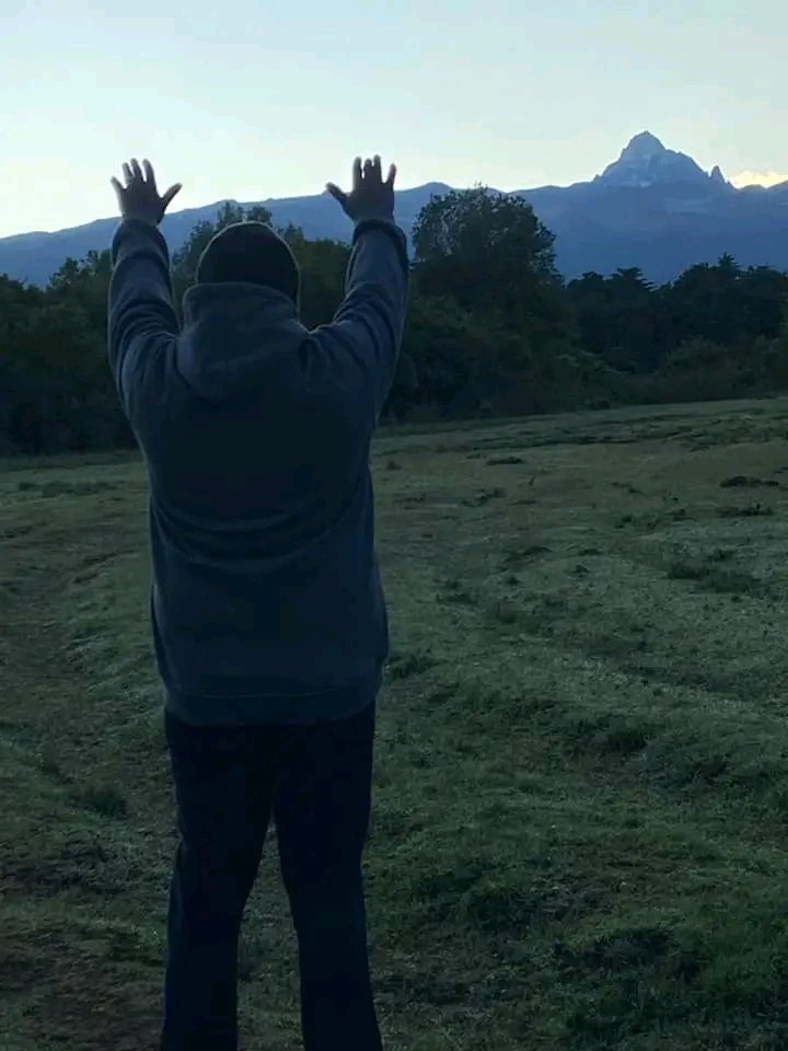 AlexWaNyandarua's tweet photo. Am hereby  informed that Nyeri is raining heavily after  kingpin  Rigathi Gachagua @rigathi a.k.a Riggy G  faced Mt Kenya to pray for blessings.

Hapana chesa na vatoto va Mau Mau 😀 https://t.co/kDbWtglOpT