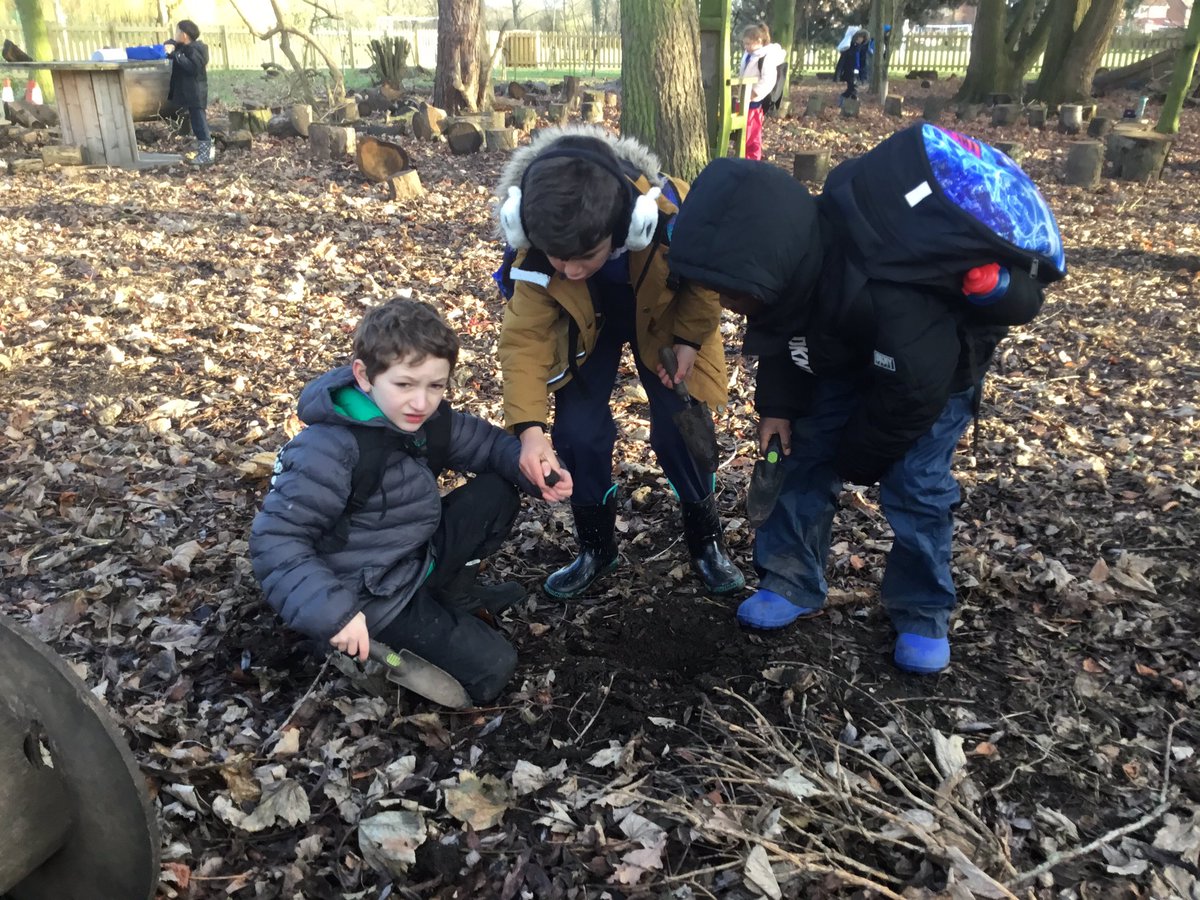 lordderamores's tweet photo. Y2 practised being explorers in the forest to support our topic work. We talked about what an explorer would carry in their bag & how to show everyone what they’d discovered. We decided that being an explorer takes a lot of preparation & is quite tiring! #LDForest #LDHist #LDGeog https://t.co/3re0lkesZP