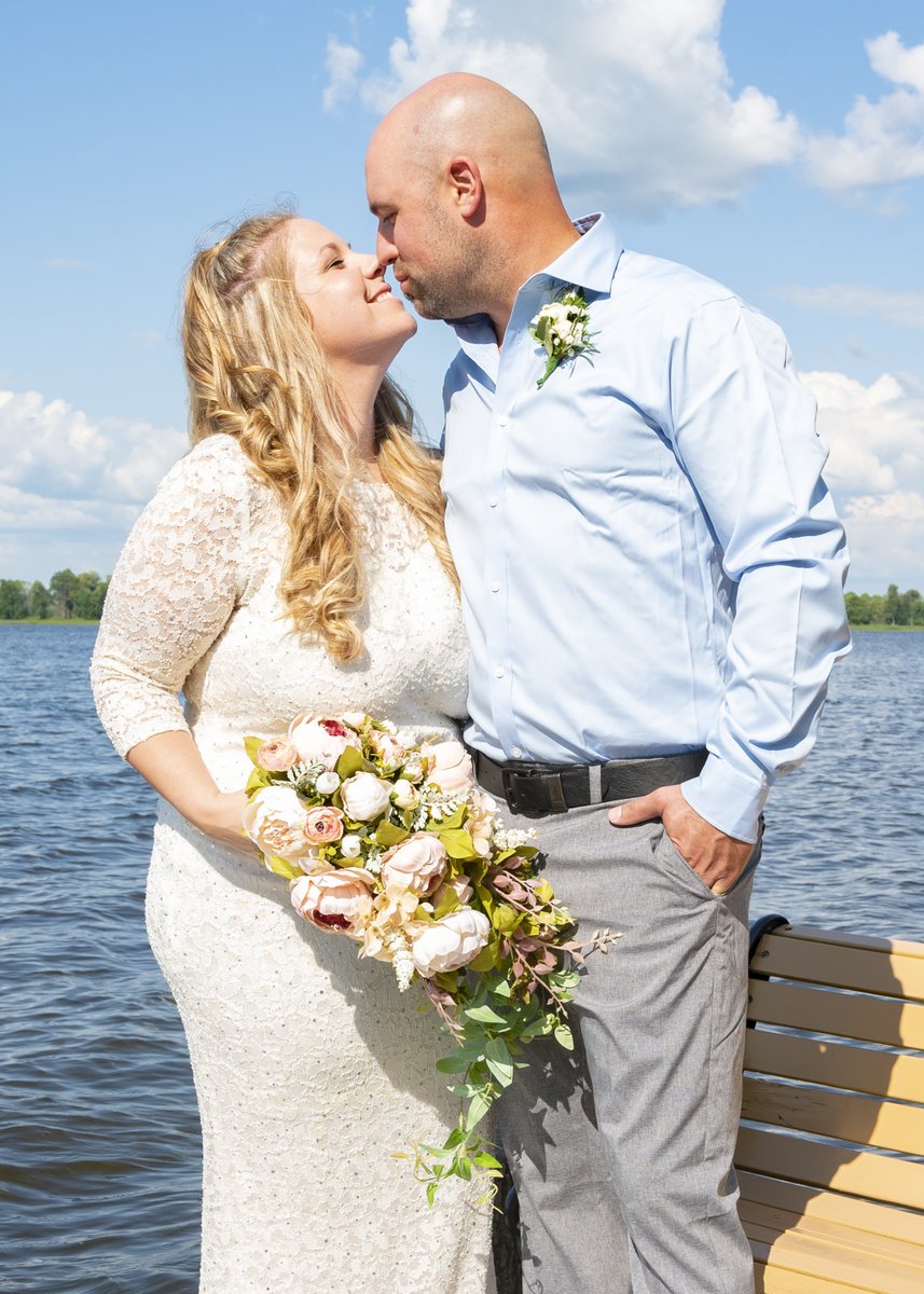 evioloo's tweet photo. Nick and Ashley's Intimate Wedding 🤍

After years of building a life together, including purchasing a home and starting a family with four children, Nick and Ashley only had one last thing to do - get married!💍

#photography #weddingphotography #wedding #Nikon #nikonphotography https://t.co/dK1Ssv3w8h