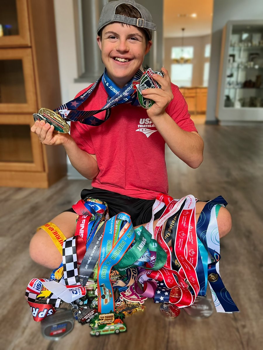 #MedalMonday 🏅2022 brought its share - between triathlons and road races. What will 2023 bring? #NoLimits #DownSyndromeAwareness #YouthAthlete #Triathlete #Runner #SwimBikeRun