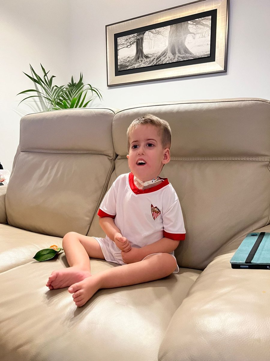 Gracias a <a href="/birisoficial/">Biris Norte</a> por ayudar a dar visibilidad ante 40000 Sevillistas a lucha 💪🏻 que llevamos para que mi Adrián pueda ir al colegio como los demás niños, una enfermera definitiva como recurso  en cole ¡¡YA!!  <a href="/JuanMa_Moreno/">Juanma Moreno</a> <a href="/LinaGarcia_AND/">Catalina García</a> <a href="/Patricia_Pozo_/">Patricia del Pozo</a> <a href="/AndaluciaJunta/">Junta de Andalucía</a>